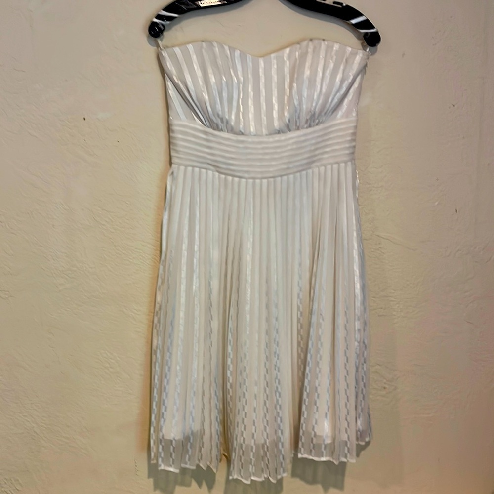 White House black market white sweetheart pleated dress